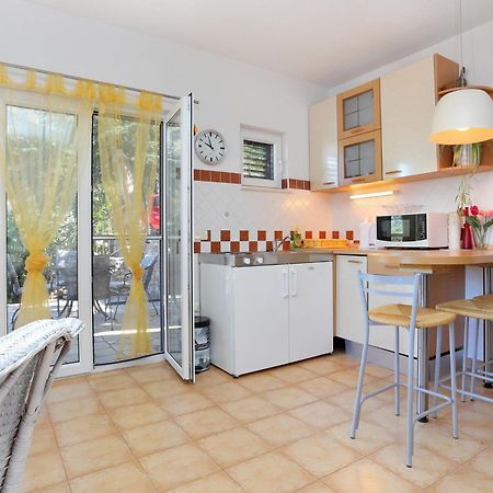 אוקרוג גורניי Apartments By The Sea Okrug Donji, Ciovo - 12502 חדר תמונה