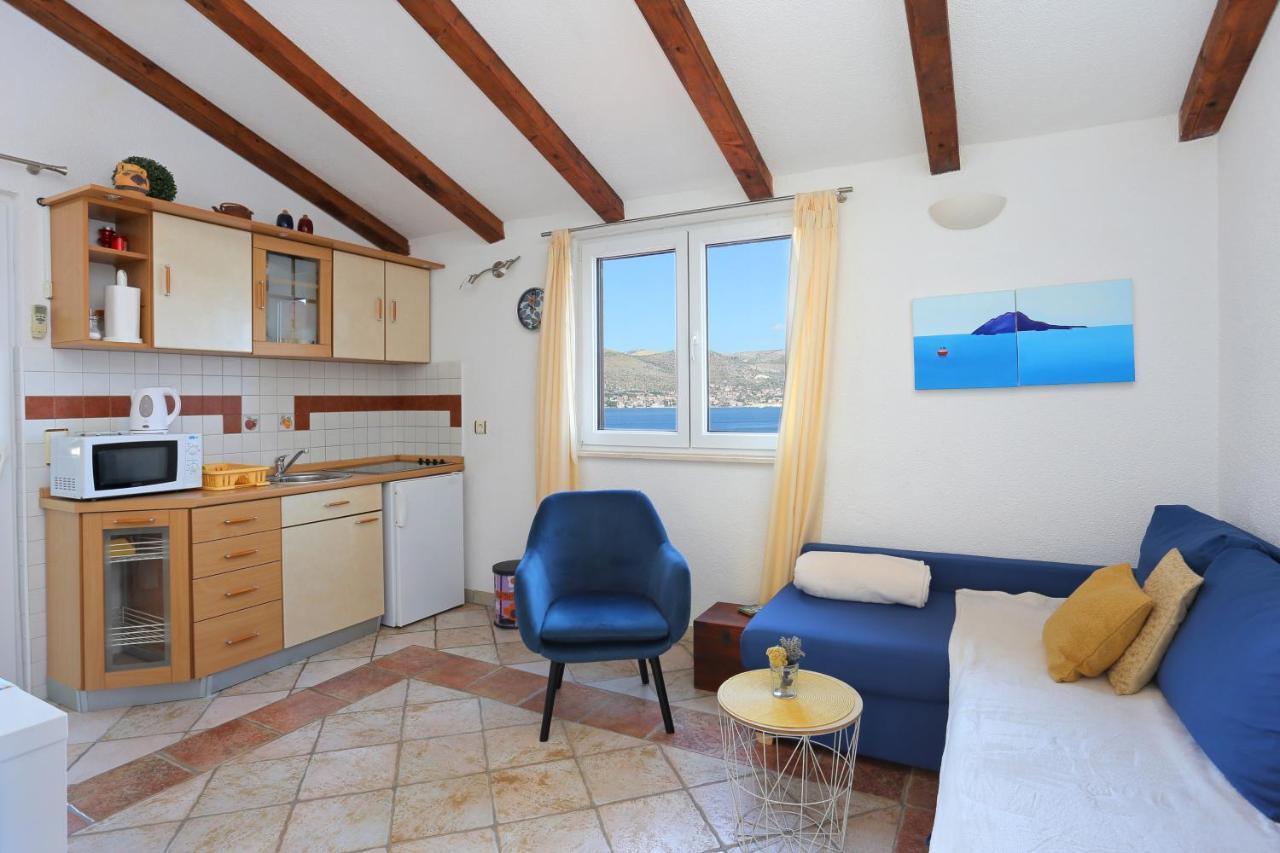 אוקרוג גורניי Apartments By The Sea Okrug Donji, Ciovo - 12502 מראה חיצוני תמונה